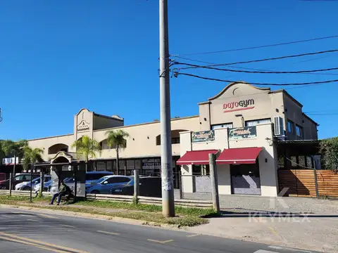CENTRO COMERCIAL PROXIMO A CAAMAÑO.