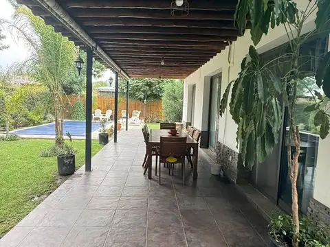 Casa 6 ambientes con 2 baños