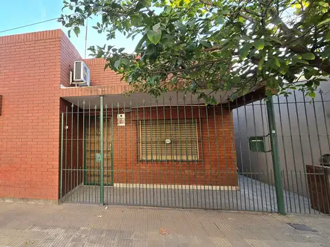 Casa  en Venta en Pablo Podestá, Tres de Febrero, G.B.A. Zona Oeste