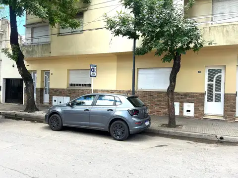 Departamento 4 ambientes en venta en lujan centro planta baja con patio