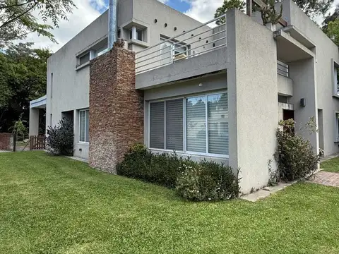 VENTA CASA 6 AMB BARRIO CERRADO EL AROMO, ESCOBAR