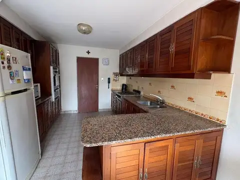 CASA FAMILIAR DOBLE TERRENO