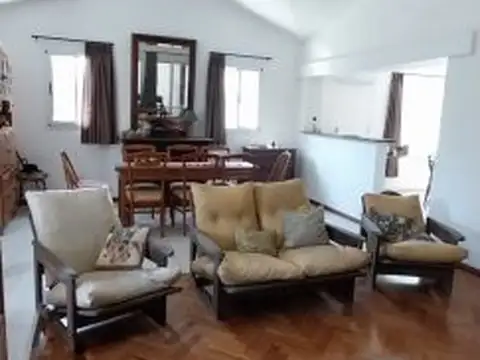 Casa 5 ambientes con 2 baños