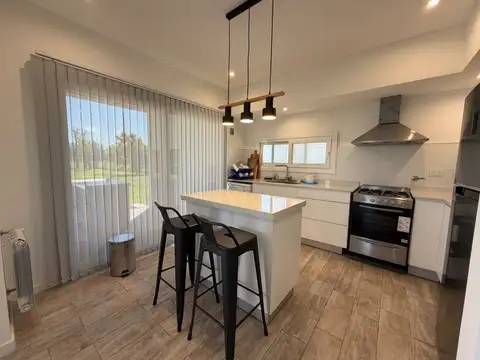 Venta Casa 4 amb, pileta, jardín, Haras del Sur 3