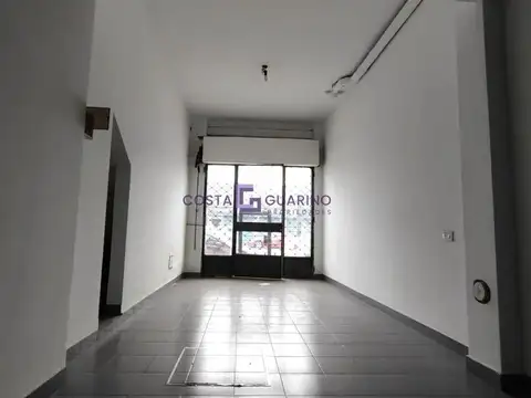 Local comercial de 80 m² ubicado sobre Avenida Juan Manuel de Rosas