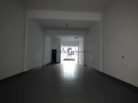 Local comercial de 80 m² ubicado sobre Avenida Juan Manuel de Rosas