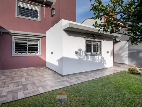Casa 6 ambientes con 3 baños