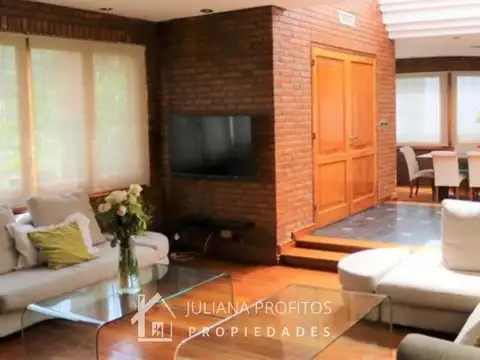 Casa 5 ambientes con 3 baños