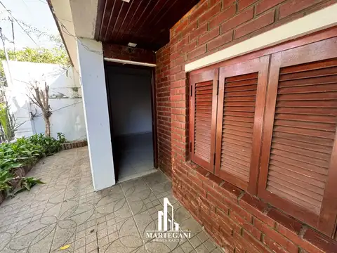 Casa 6 ambientes con 2 baños