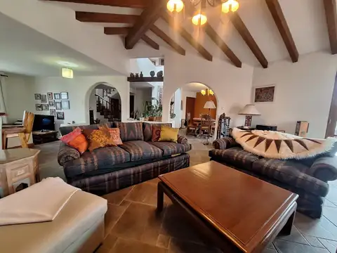 Casa 4 ambientes con 4 baños