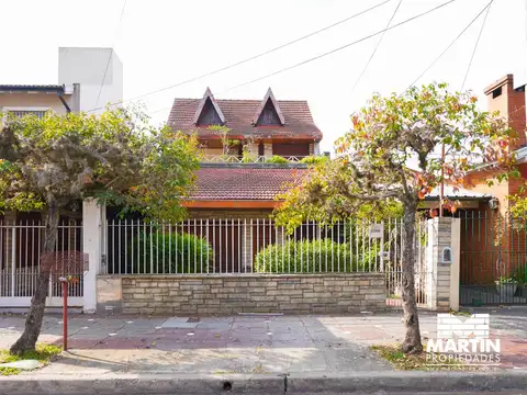 Casa en venta en Martínez apto para 2 familias, con jardín y quincho