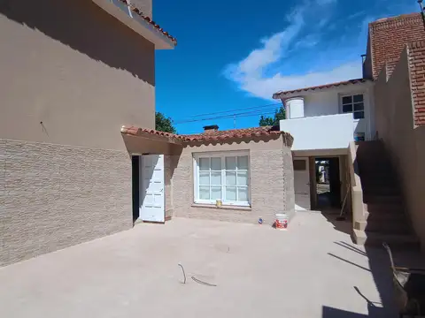 Amplia casa Urca 4 dormitorios, 3 baños suite escritura