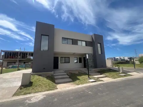 Casa en venta (duplex) Spring Park Pilar - CUAN PROPIEDADES