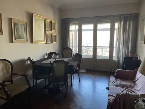 4 ambientes al frente con balcón corrido