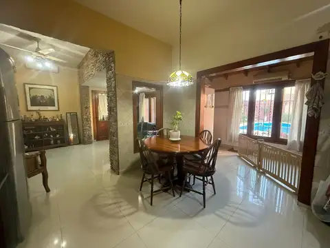Casa 5 ambientes con 2 baños