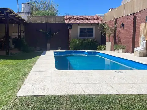 CASA EN VENTA 5 AMBIENTES VILLA LUZURIAGA