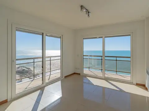 Departamento en venta 3 ambientes con cochera en Playa Varese, frente al mar