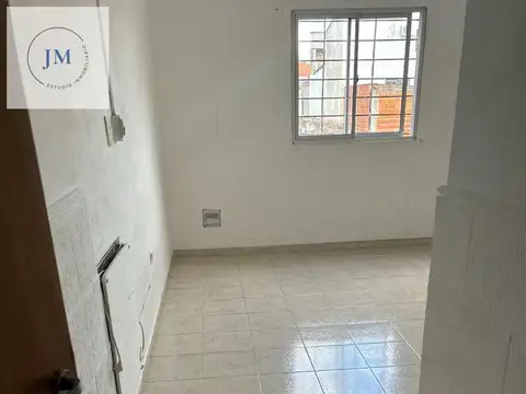 Departamento en Alquiler en Villa Santos Tesei, $ 400.000