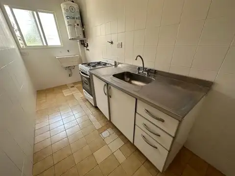 DEPARTAMENTO 3 MB. APTO PROFESIONAL. CASEROS CENTRO
