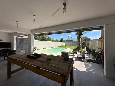Casa 6 ambientes con 2 baños