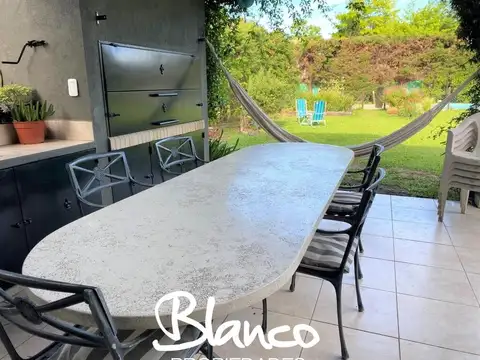 Casa en Alquiler con 2 cocheras