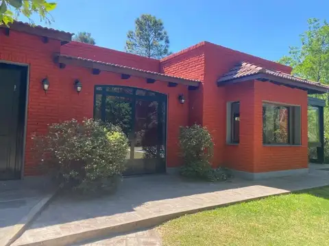 VENTA CASA EN FISHERTON + PILETA
