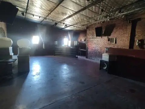 ALQUILER COMERCIAL SOBRE AV EN AVELLANEDA