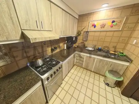 Hermoso chalet de 4 ambientes con amplio parque y piscina cl