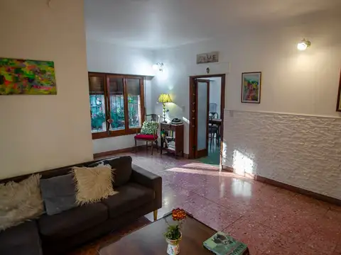 CASA EN VENTA BURZACO SOBRE AVENIDA ESPORA