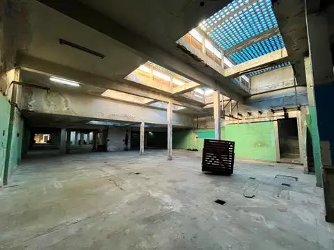 Oferton! Deposito con dep 880 m2, cub1100m2 total en Pompeya