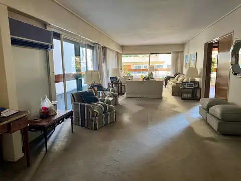 Departamento en Venta con 3 cocheras