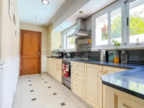 Casa 4 dormitorios Venta - La Lucila-Vias/Maipu