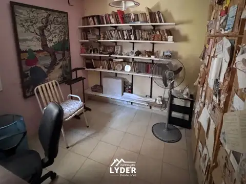 Casa 7 ambientes con 2 baños