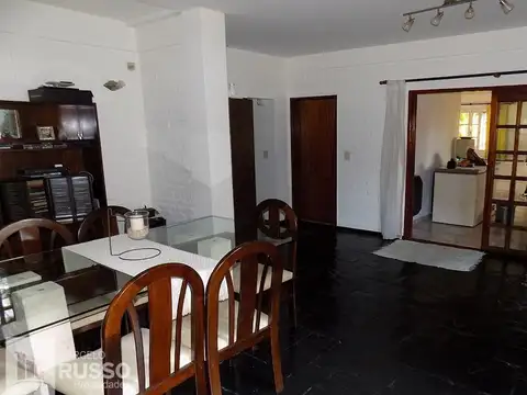 EXCELENTE CASA c/ PISCINA s/ 2 LOTES