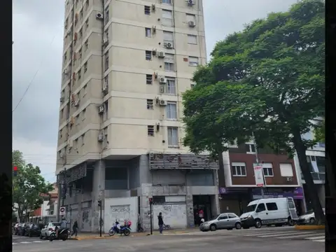 Olivos: en Alquiler 2 Ambientes Lateral Sobre Av Maipu