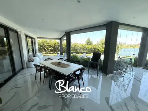 Casa 6 ambientes con 5 baños