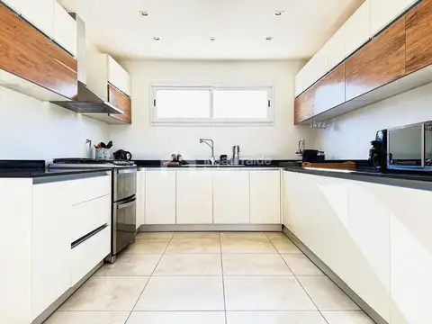 Casa en Alquiler Temporal con 1 cochera