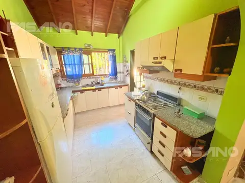 Casa en Venta con 3 cocheras