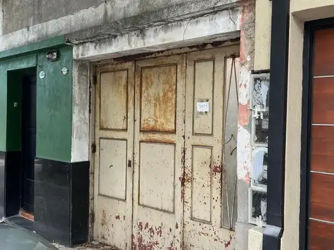 Departamento tipo casa en venta en Lanus