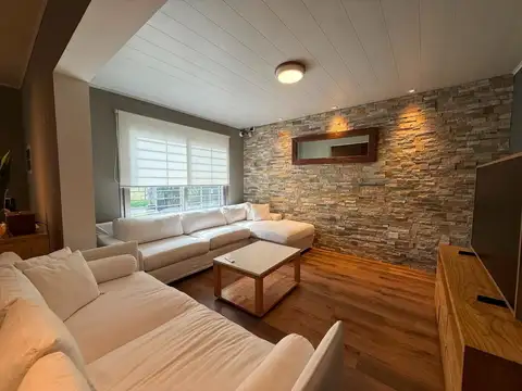 Casa en Venta con 4 cocheras