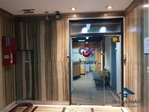 OFICINA  AL FRENTE CON BALCON ATERRAZADO Y GRAN VISTA HACIA LA AV. 9 DE JULIO SUPER LUMINOSA