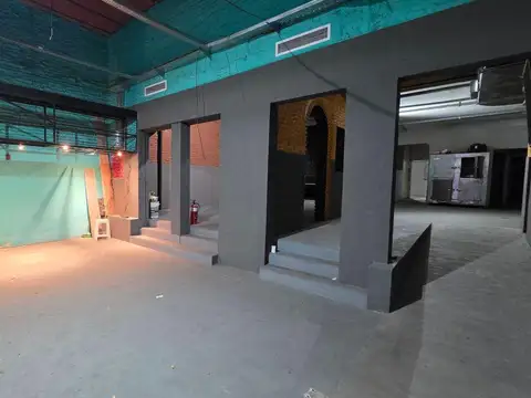 Excelente Local Comercial en Av La Plata y Pedro Goyena, Apto Todo Rubro