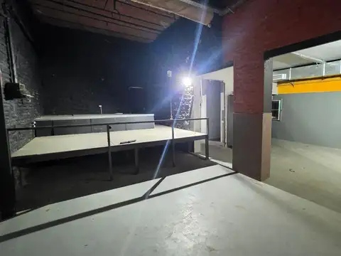 Excelente Local Comercial en Av La Plata y Pedro Goyena, Apto Todo Rubro