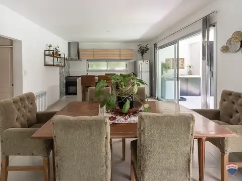 VENTA CASA 4 AMB PARQUE PILETA BARRIO SAN EDUARDO