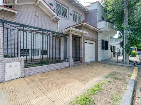 Casa en venta en Olivos 4 ambientes, apta credito, jardin, pileta y quincho