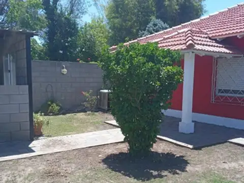 Casa 5 ambientes con 2 baños