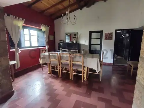 Casa 6 ambientes con 2 baños