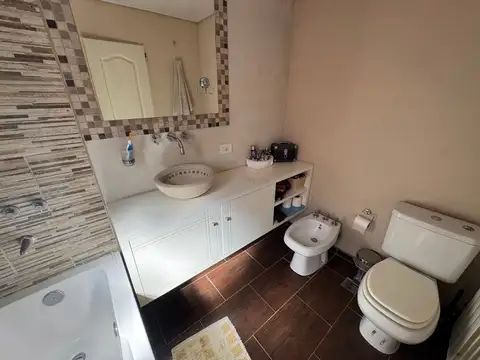 VENTA CASA 4AMB AYRES DE LELOIR - PILETA - PERMUTA