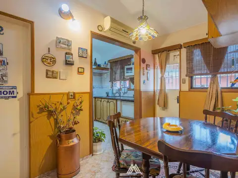 Casa en Venta con 3 cocheras