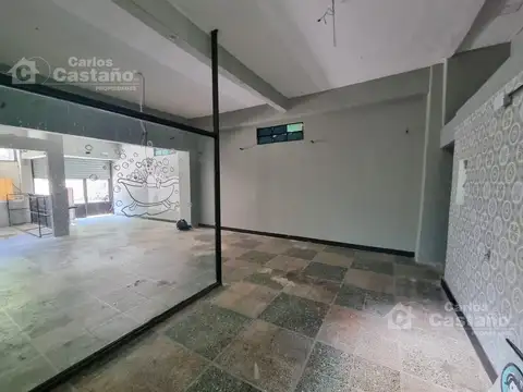 Local/PH con Baño y Cocina, a Mts. de Av. Libertador